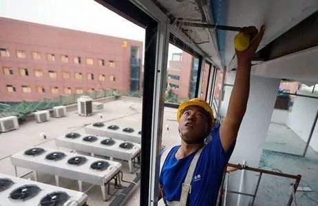 “充油胶”是啥？劣质门窗密封胶的缺点和鉴定