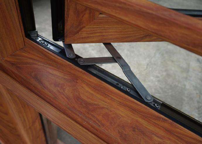 常用门窗五金件异常问题：滑撑和传动器异响